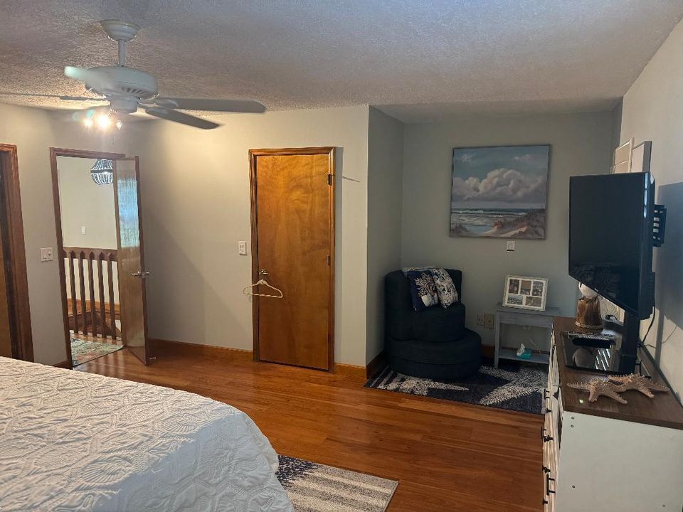 出租: $4,500 (3 贝兹, 2 浴室, 1882 平方英尺)