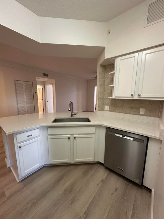 В аренду: $2,100 (2 спален, 2 ванн, 1258 Квадратных фут)