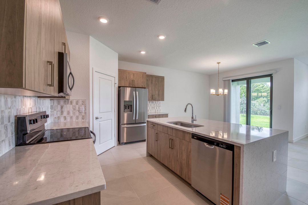 For Rent: $3,500 (4 beds, 2 baths, 1828 Square Feet)