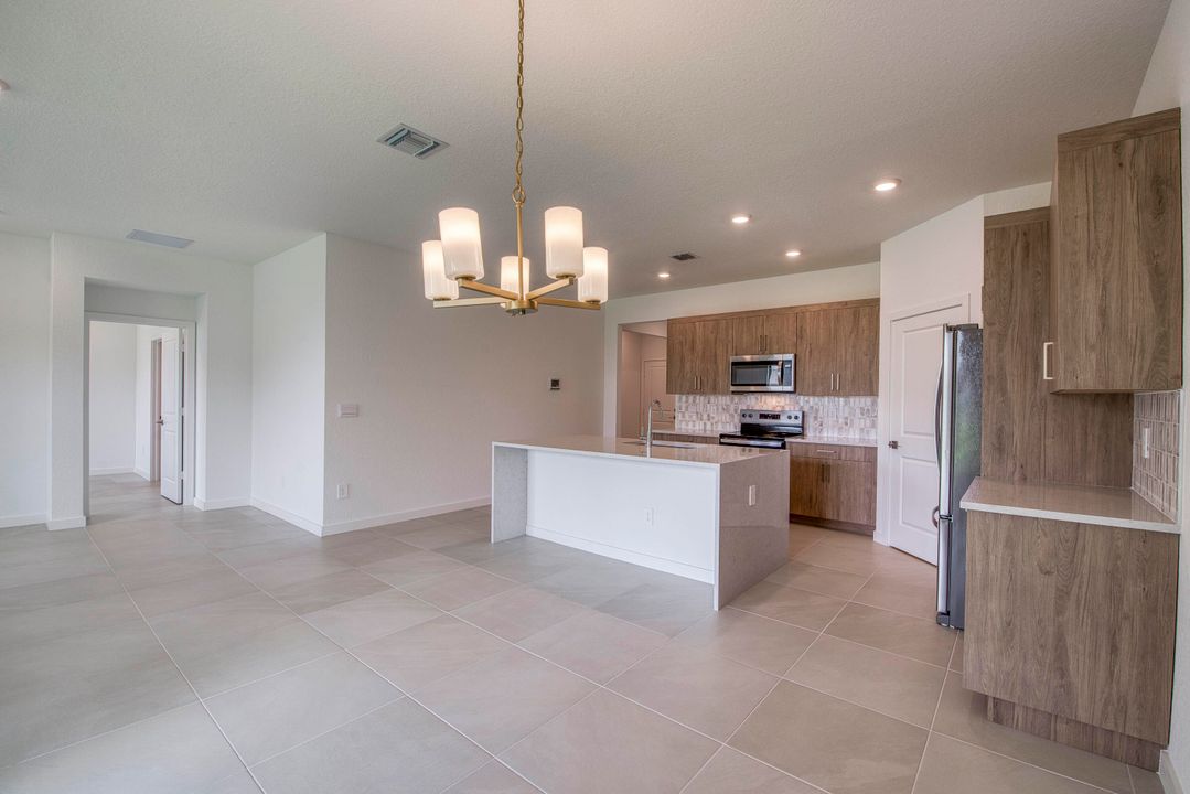 For Rent: $3,500 (4 beds, 2 baths, 1828 Square Feet)