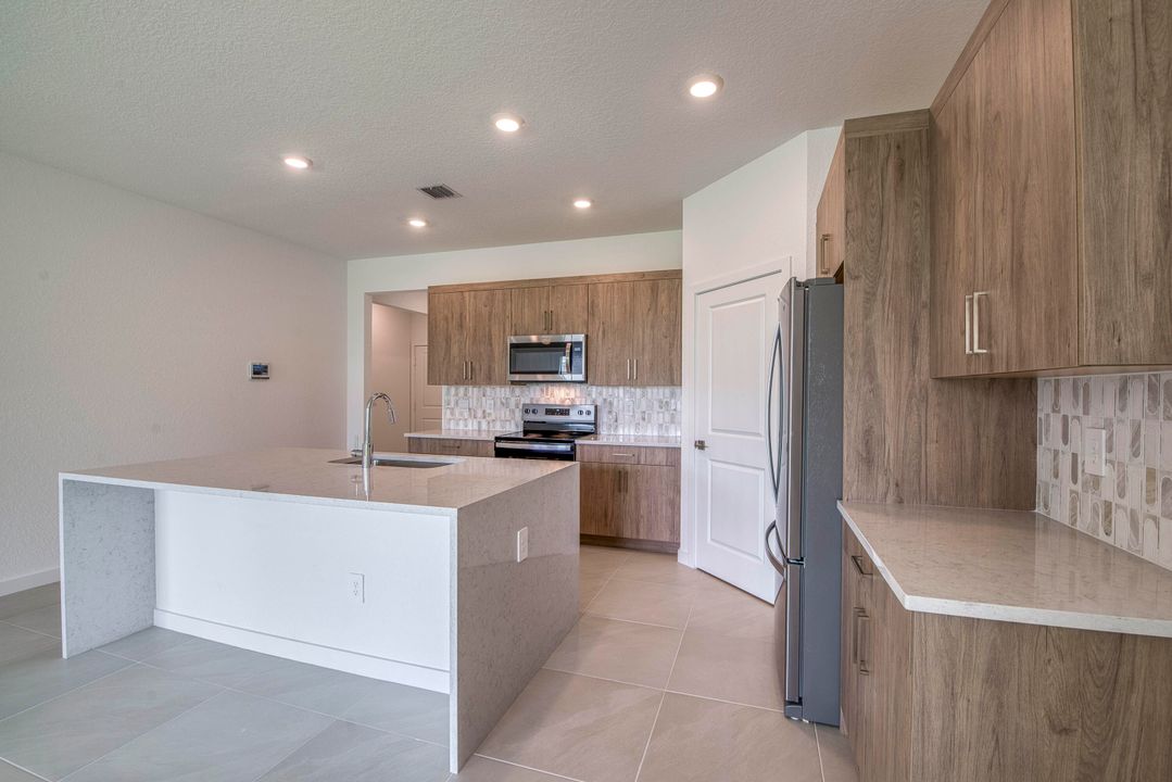 For Rent: $3,500 (4 beds, 2 baths, 1828 Square Feet)