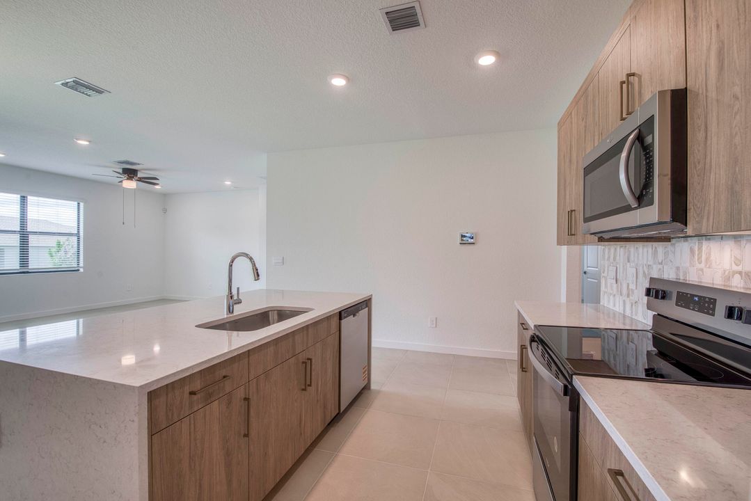 For Rent: $3,500 (4 beds, 2 baths, 1828 Square Feet)