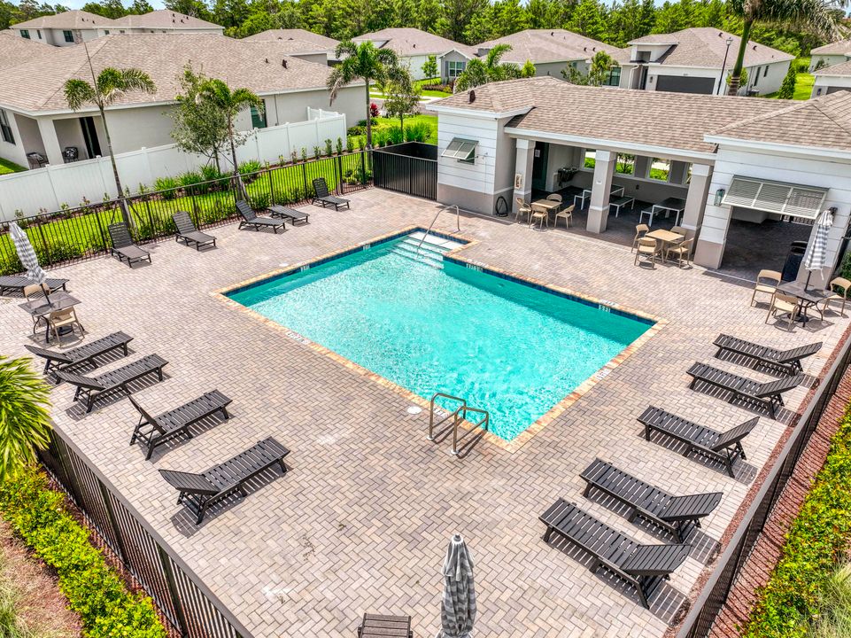 For Rent: $3,500 (4 beds, 2 baths, 1828 Square Feet)