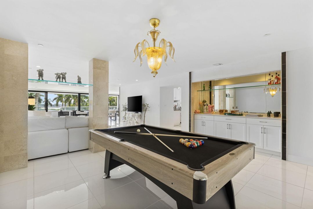 For Sale: $1,900,000 (2 beds, 2 baths, 2560 Square Feet)