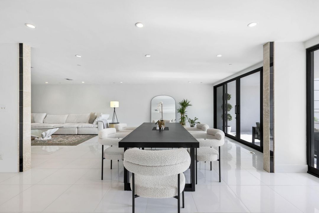 For Sale: $1,900,000 (2 beds, 2 baths, 2560 Square Feet)