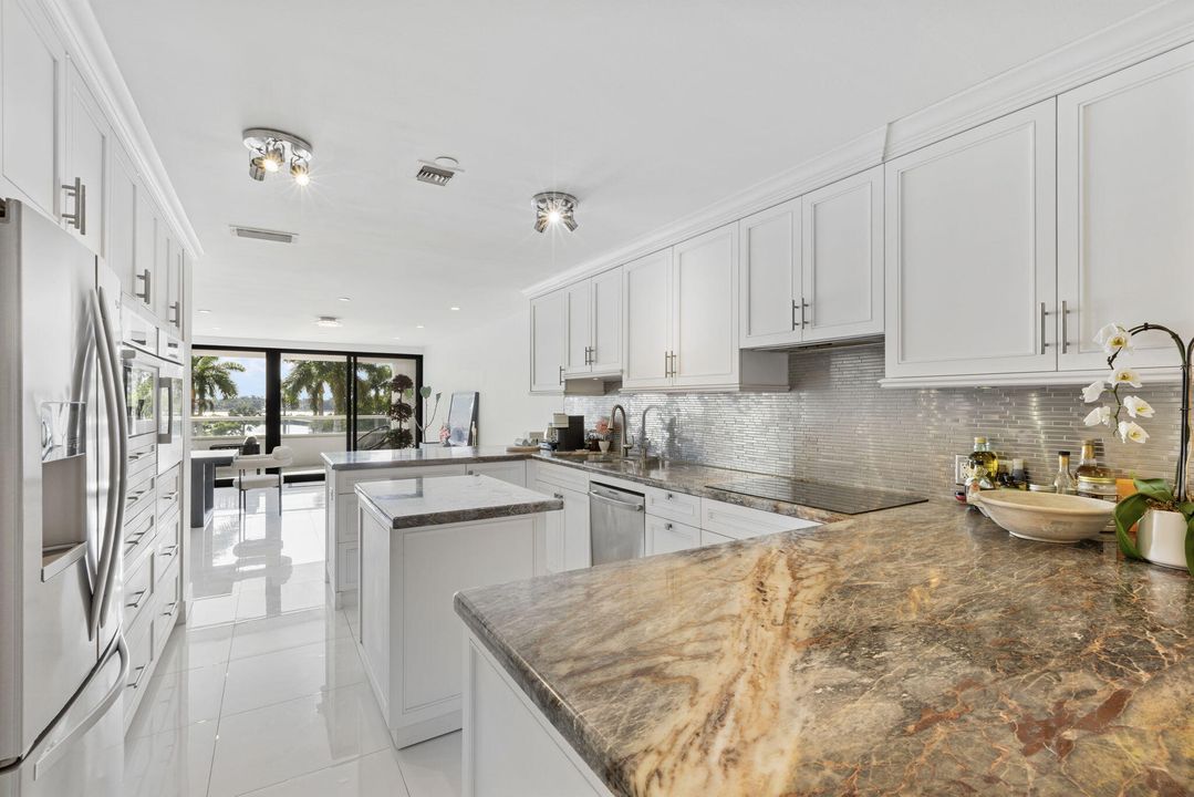 For Sale: $1,900,000 (2 beds, 2 baths, 2560 Square Feet)