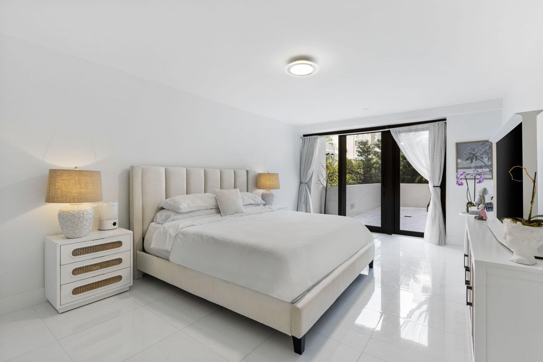 For Sale: $1,900,000 (2 beds, 2 baths, 2560 Square Feet)