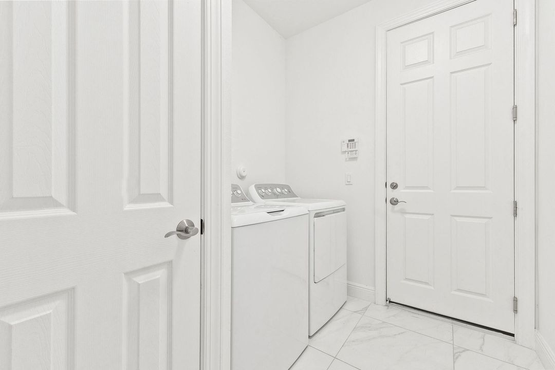 合同活跃: $325,000 (2 贝兹, 2 浴室, 1620 平方英尺)