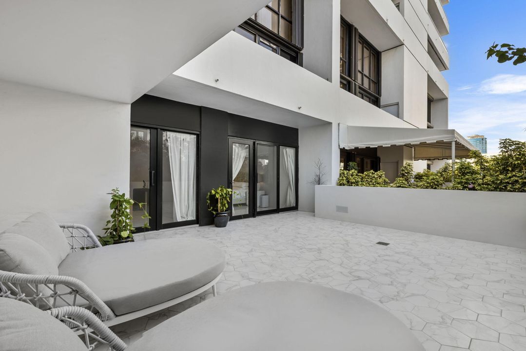 For Sale: $1,900,000 (2 beds, 2 baths, 2560 Square Feet)