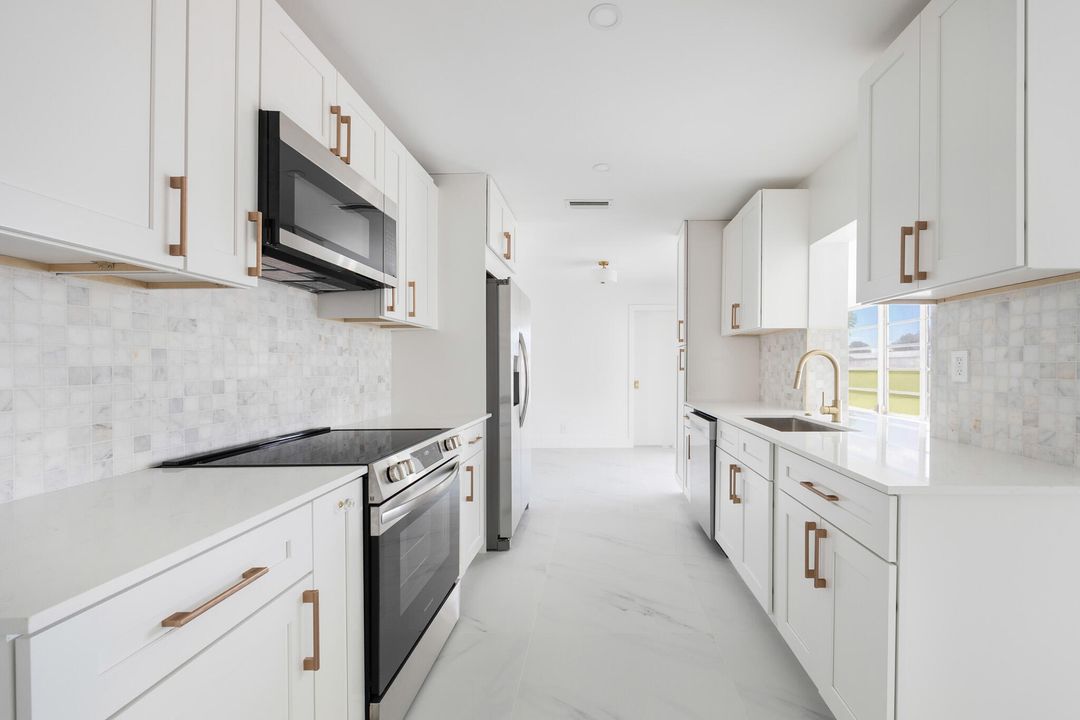 For Sale: $359,500 (2 beds, 2 baths, 1682 Square Feet)