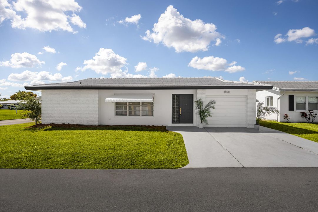 For Sale: $359,500 (2 beds, 2 baths, 1682 Square Feet)