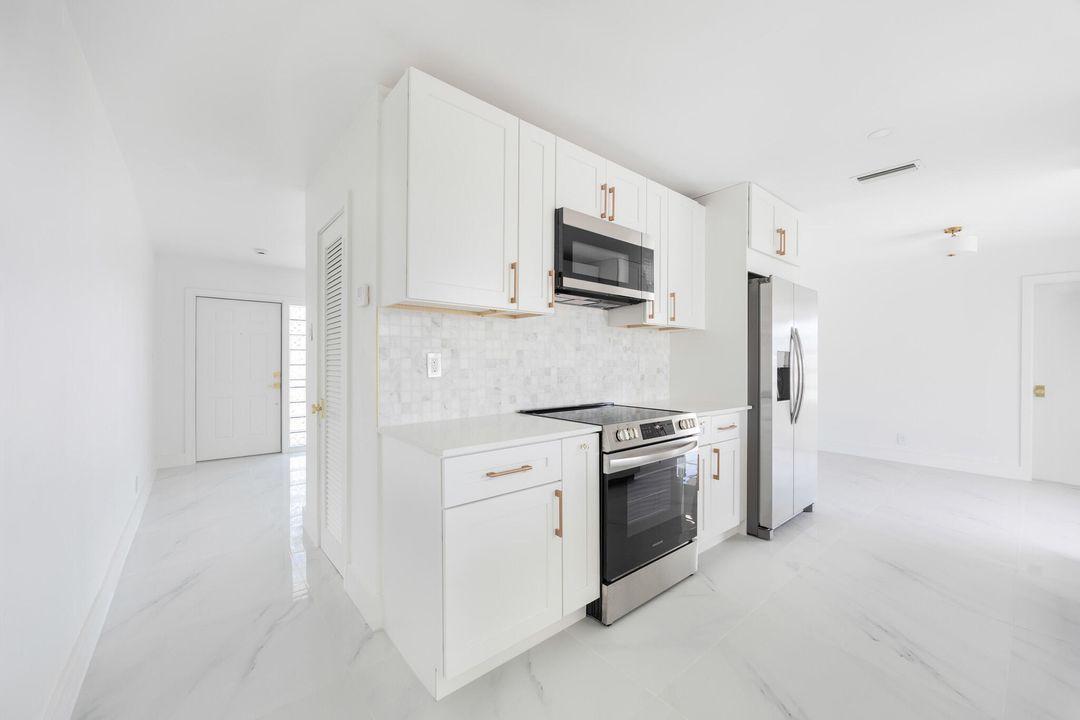 For Sale: $359,500 (2 beds, 2 baths, 1682 Square Feet)