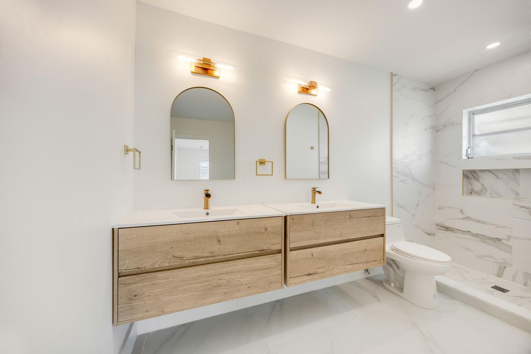 For Sale: $359,500 (2 beds, 2 baths, 1682 Square Feet)