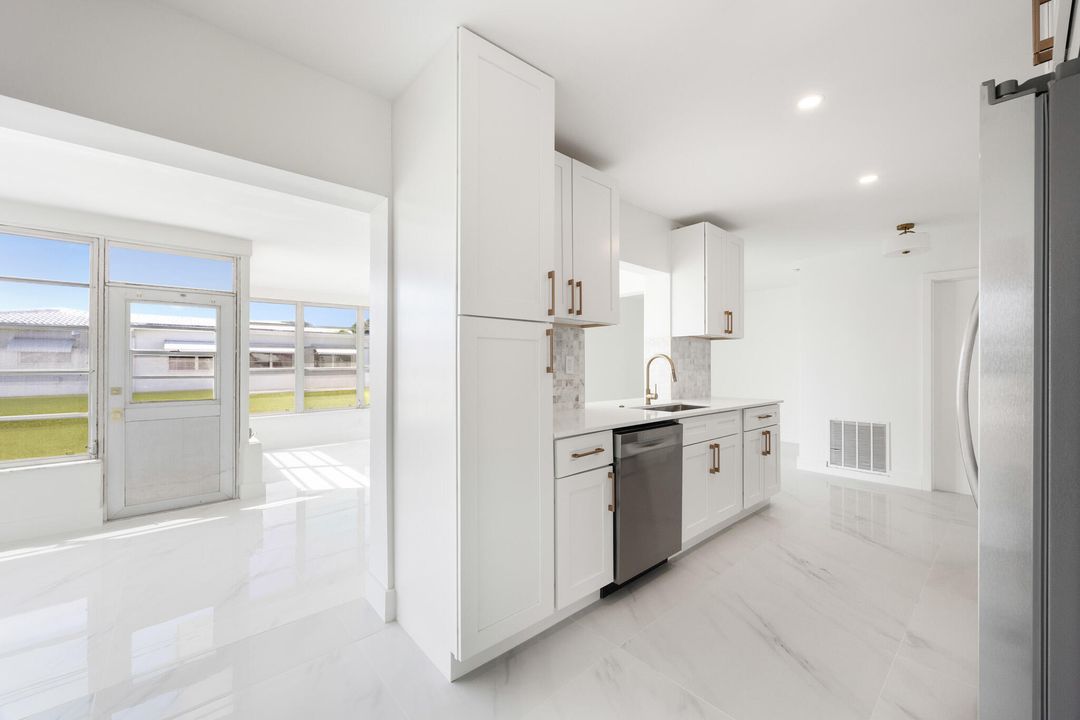 For Sale: $359,500 (2 beds, 2 baths, 1682 Square Feet)