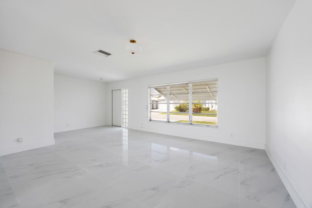 For Sale: $359,500 (2 beds, 2 baths, 1682 Square Feet)