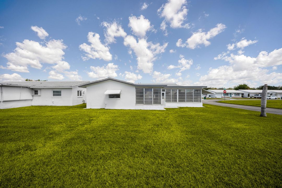 For Sale: $359,500 (2 beds, 2 baths, 1682 Square Feet)