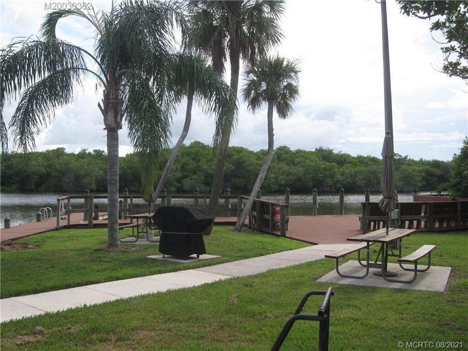 На продажу: $144,900 (1 спален, 1 ванн, 697 Квадратных фут)