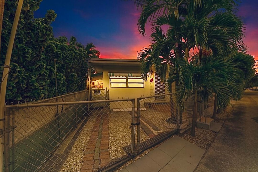 待售: $290,000 (2 贝兹, 1 浴室, 952 平方英尺)