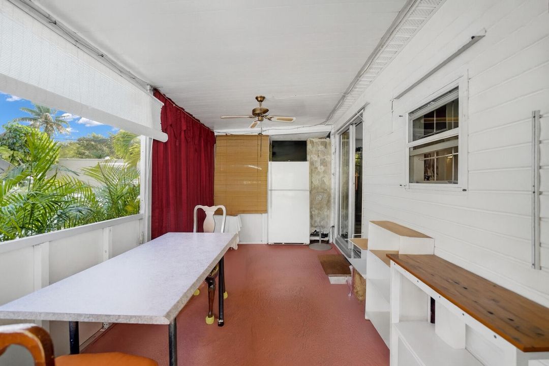 待售: $290,000 (2 贝兹, 1 浴室, 952 平方英尺)