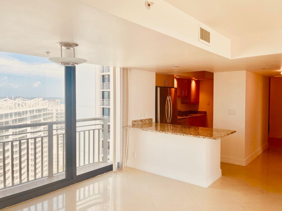 В аренду: $4,500 (2 спален, 2 ванн, 1491 Квадратных фут)