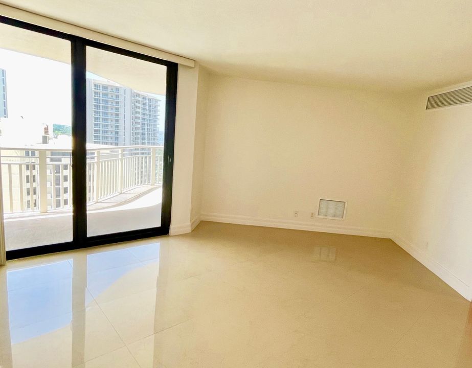 В аренду: $4,500 (2 спален, 2 ванн, 1491 Квадратных фут)