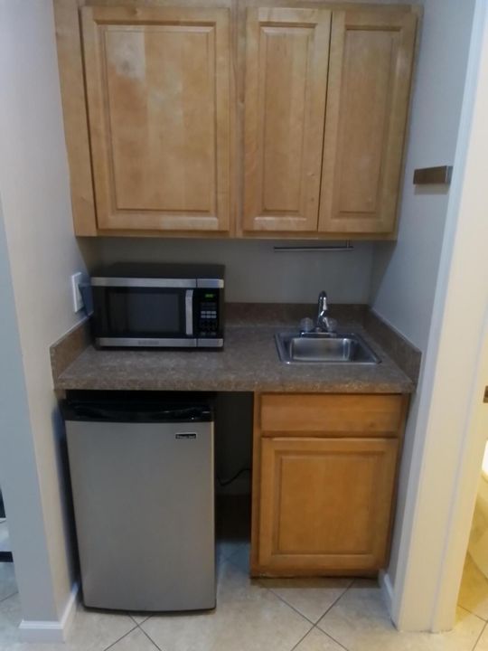 For Rent: $1,200 (1 beds, 1 baths, 400 Square Feet)