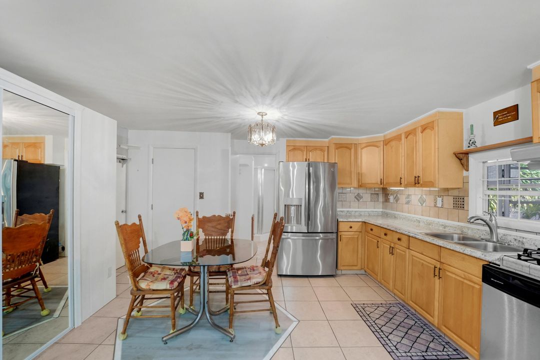 待售: $290,000 (2 贝兹, 1 浴室, 952 平方英尺)