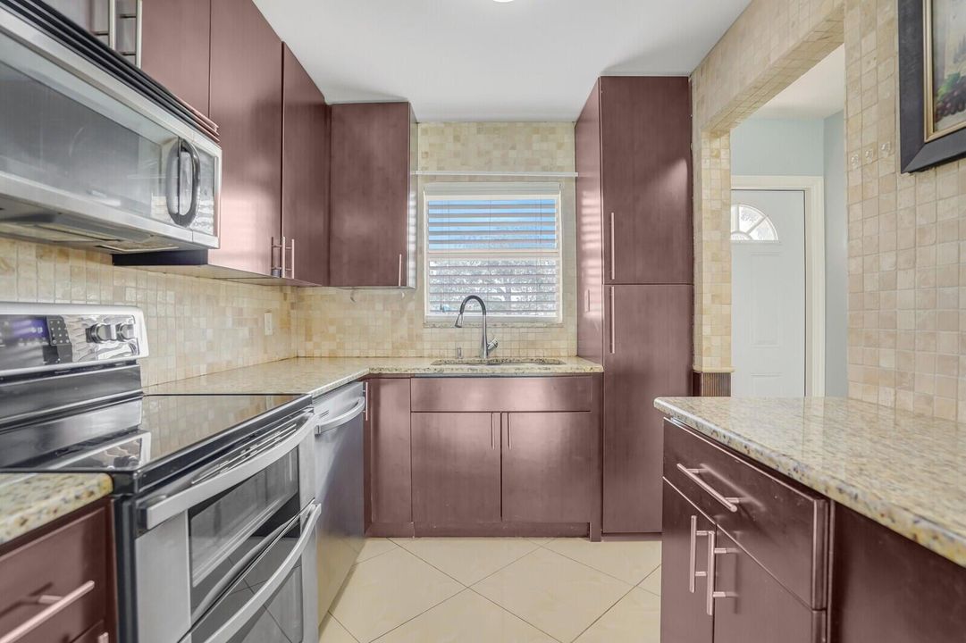 For Rent: $2,200 (2 beds, 2 baths, 756 Square Feet)