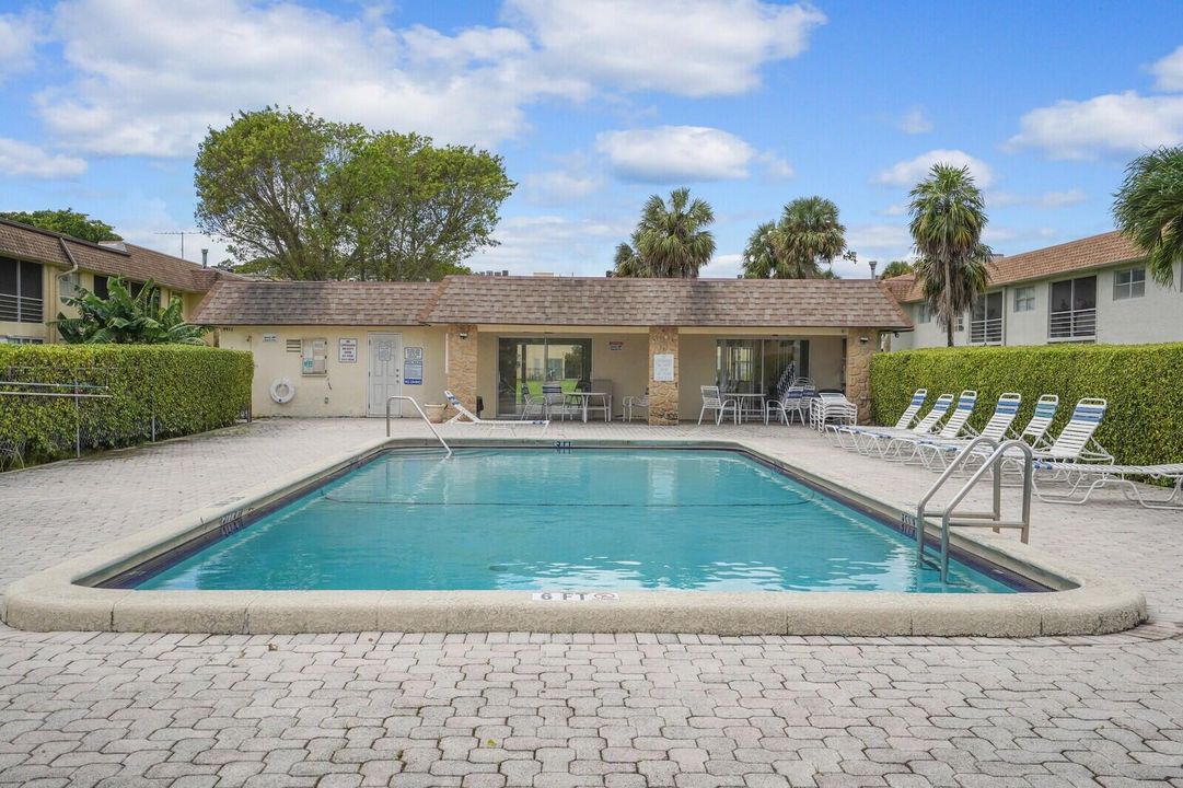 For Rent: $2,200 (2 beds, 2 baths, 756 Square Feet)