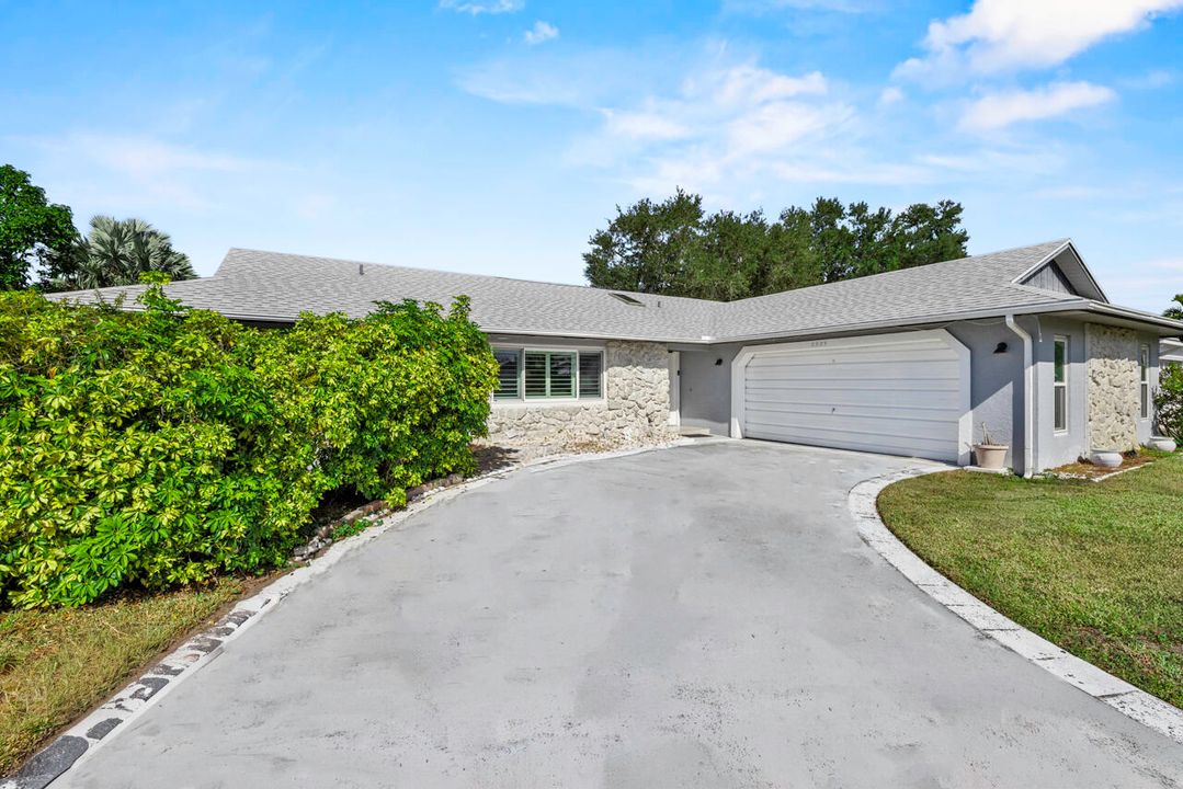 For Sale: $415,000 (3 beds, 2 baths, 1614 Square Feet)