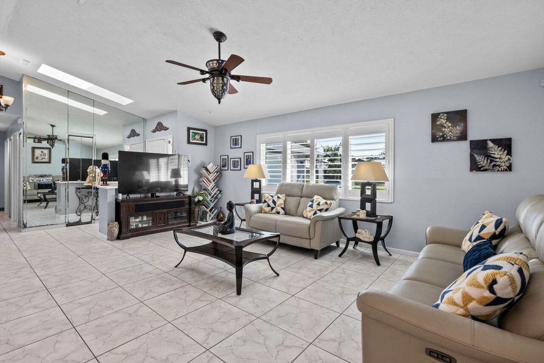 For Sale: $415,000 (3 beds, 2 baths, 1614 Square Feet)