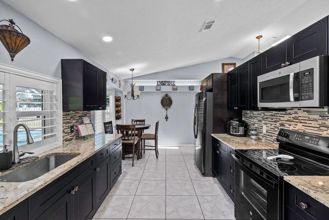 For Sale: $415,000 (3 beds, 2 baths, 1614 Square Feet)