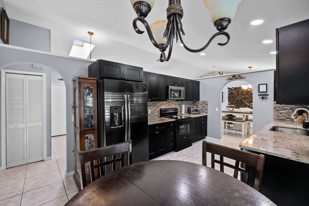 For Sale: $415,000 (3 beds, 2 baths, 1614 Square Feet)