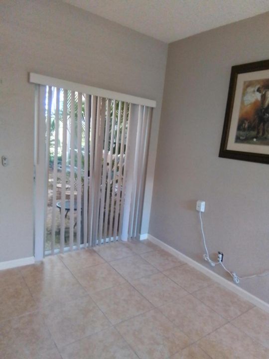 For Rent: $1,200 (1 beds, 1 baths, 400 Square Feet)