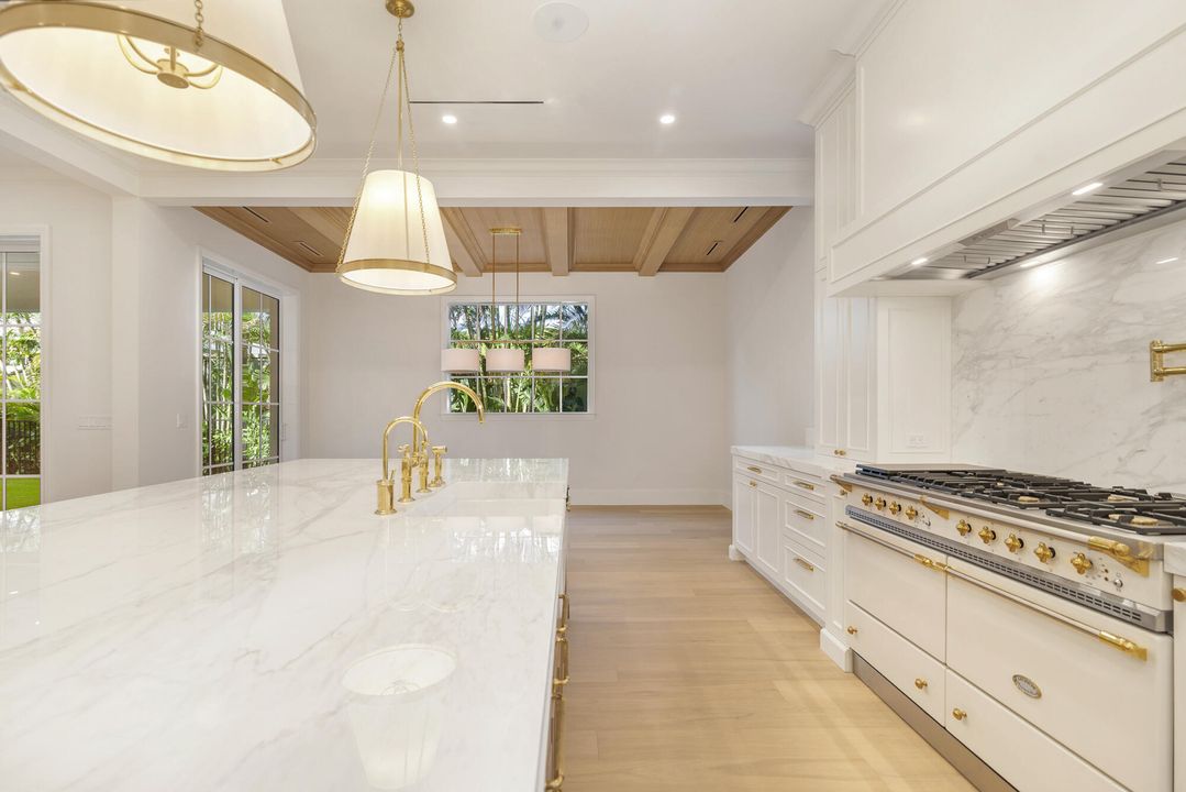 For Sale: $7,795,000 (5 beds, 5 baths, 5252 Square Feet)