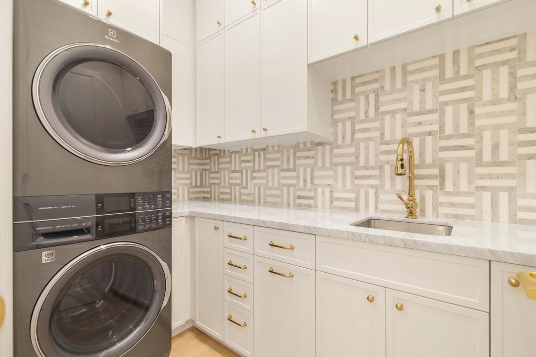 For Sale: $7,795,000 (5 beds, 5 baths, 5252 Square Feet)