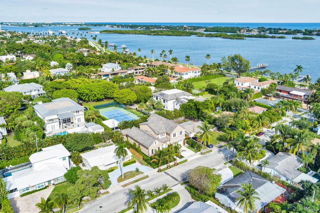 For Sale: $7,795,000 (5 beds, 5 baths, 5252 Square Feet)