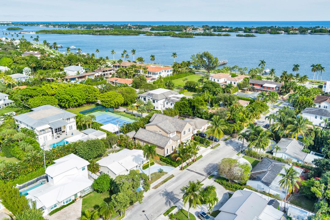 For Sale: $7,795,000 (5 beds, 5 baths, 5252 Square Feet)