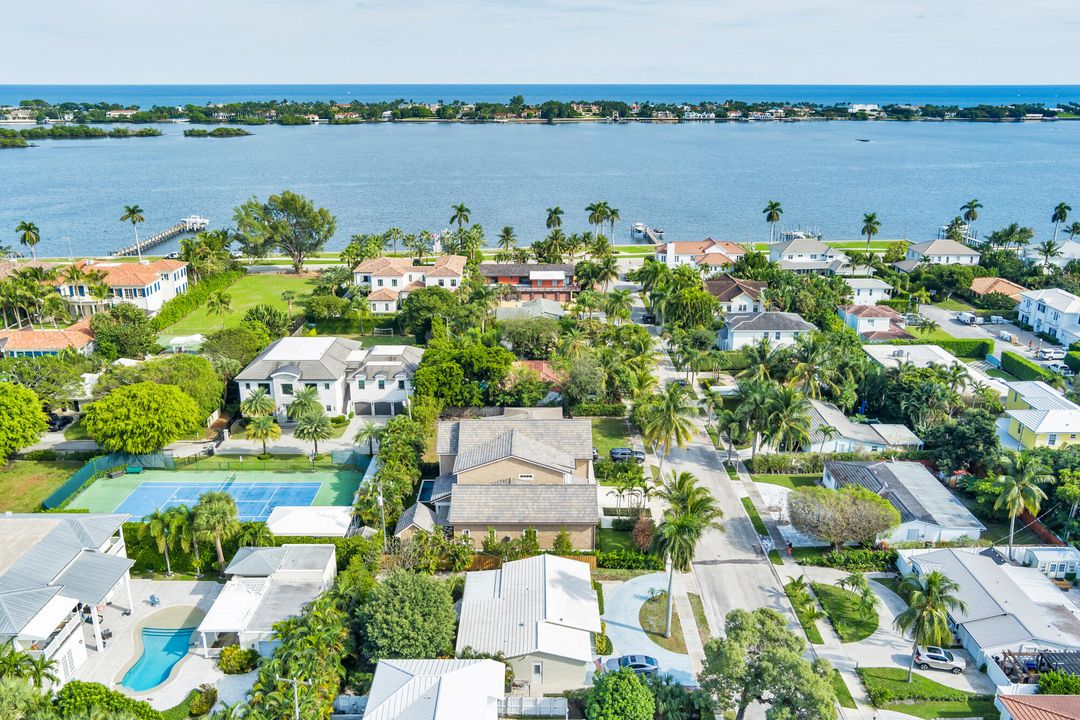 For Sale: $7,795,000 (5 beds, 5 baths, 5252 Square Feet)