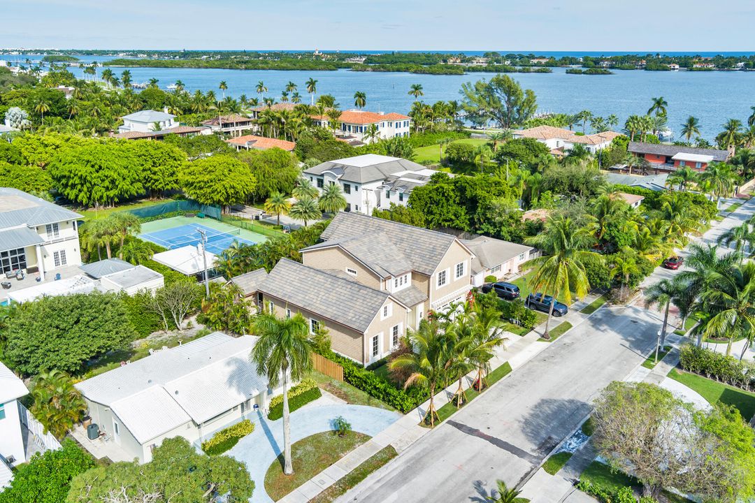 For Sale: $7,795,000 (5 beds, 5 baths, 5252 Square Feet)