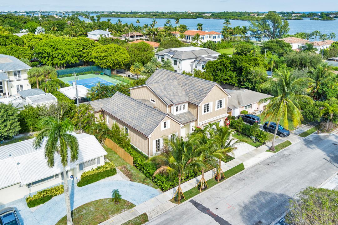 For Sale: $7,795,000 (5 beds, 5 baths, 5252 Square Feet)