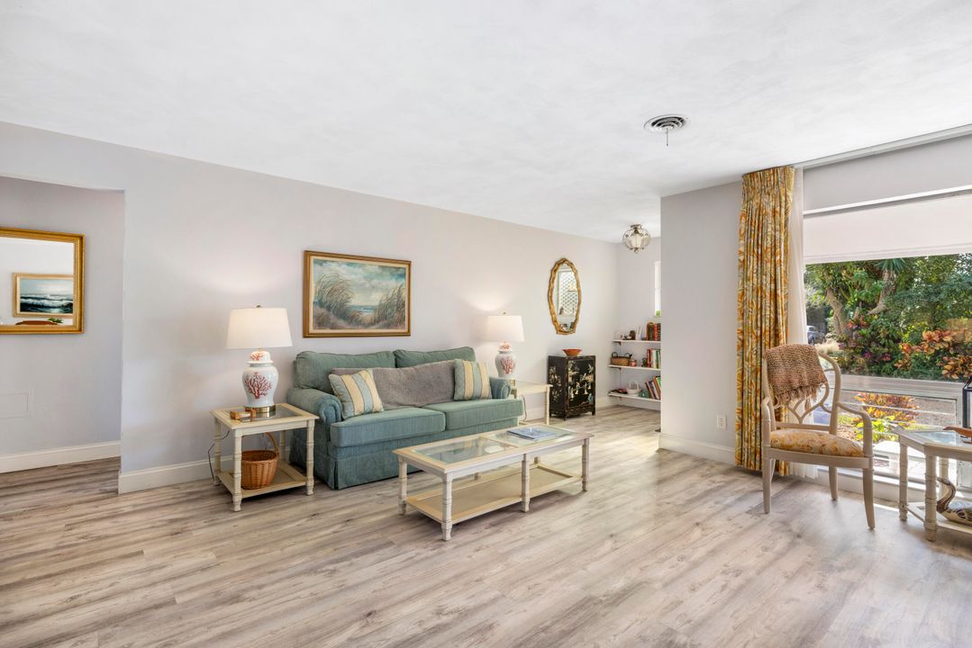 На продажу: $995,000 (2 спален, 2 ванн, 1558 Квадратных фут)