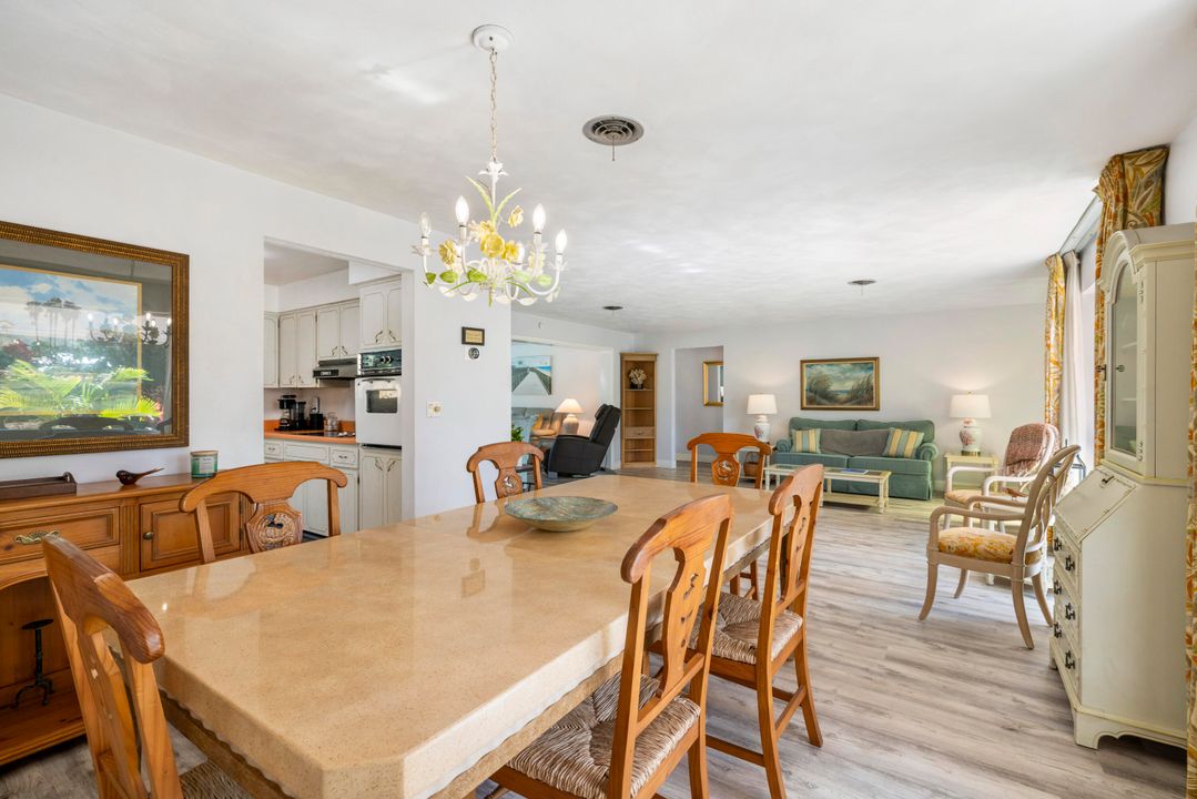 На продажу: $995,000 (2 спален, 2 ванн, 1558 Квадратных фут)