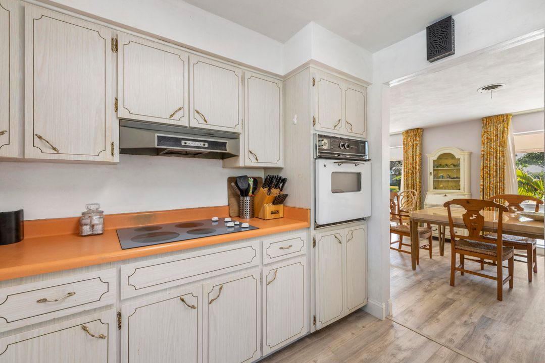 На продажу: $995,000 (2 спален, 2 ванн, 1558 Квадратных фут)