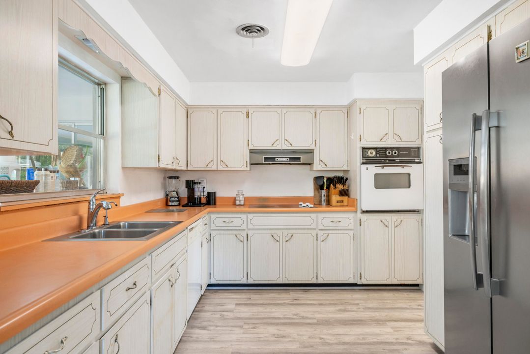 На продажу: $995,000 (2 спален, 2 ванн, 1558 Квадратных фут)