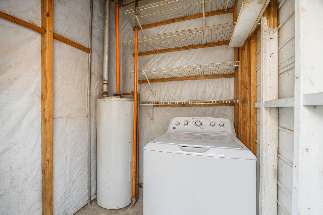 待售: $290,000 (2 贝兹, 1 浴室, 952 平方英尺)