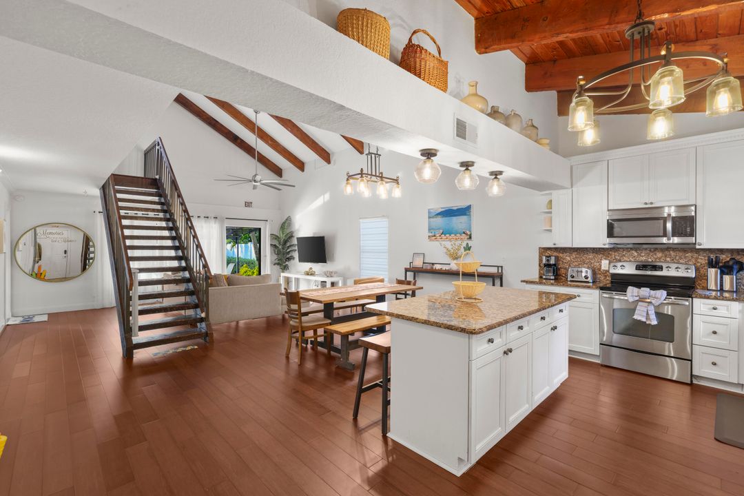 En Venta: $849,999 (3 camas, 3 baños, 1655 Pies cuadrados)