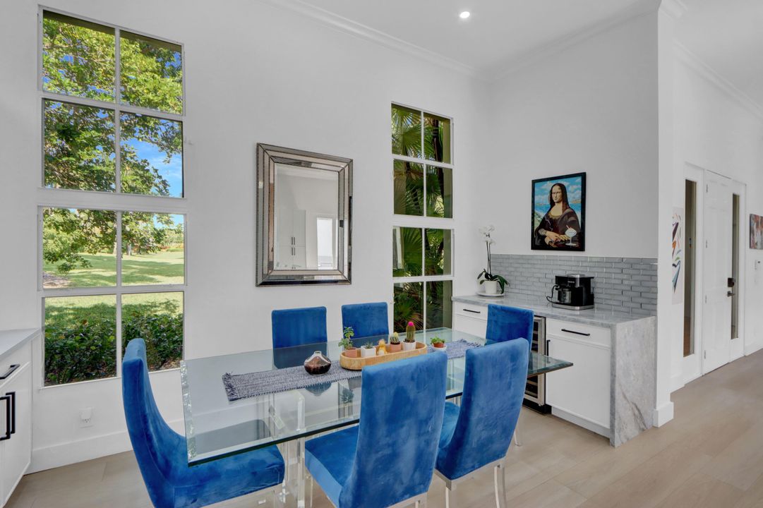 En Venta: $939,000 (3 camas, 2 baños, 1965 Pies cuadrados)