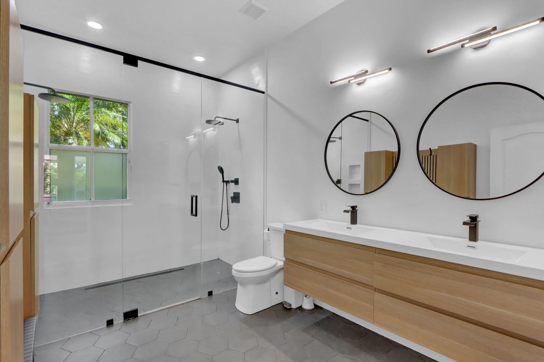 En Venta: $939,000 (3 camas, 2 baños, 1965 Pies cuadrados)