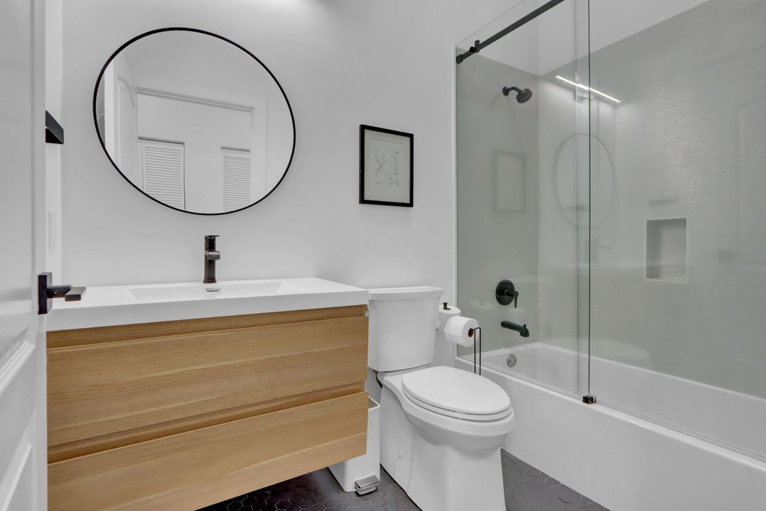 En Venta: $939,000 (3 camas, 2 baños, 1965 Pies cuadrados)